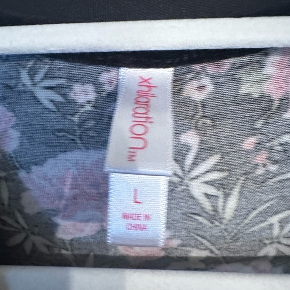 XL Xhilaration summer mid dress with cut out in center chest - Picture 6 of 6